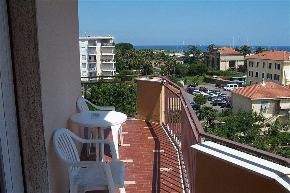 Hotel Solidago Arma di Taggia Zewnętrze zdjęcie