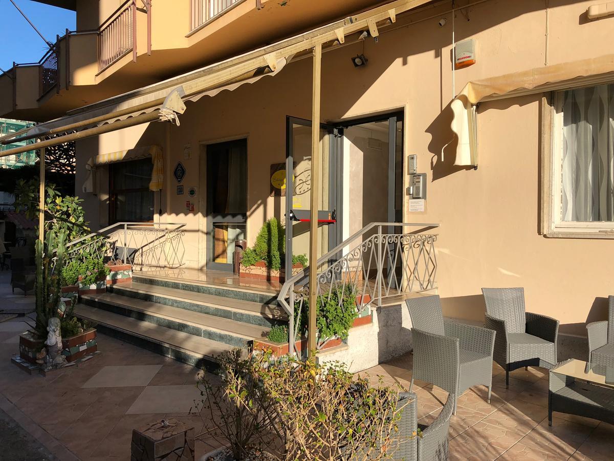 Hotel Solidago Arma di Taggia Zewnętrze zdjęcie