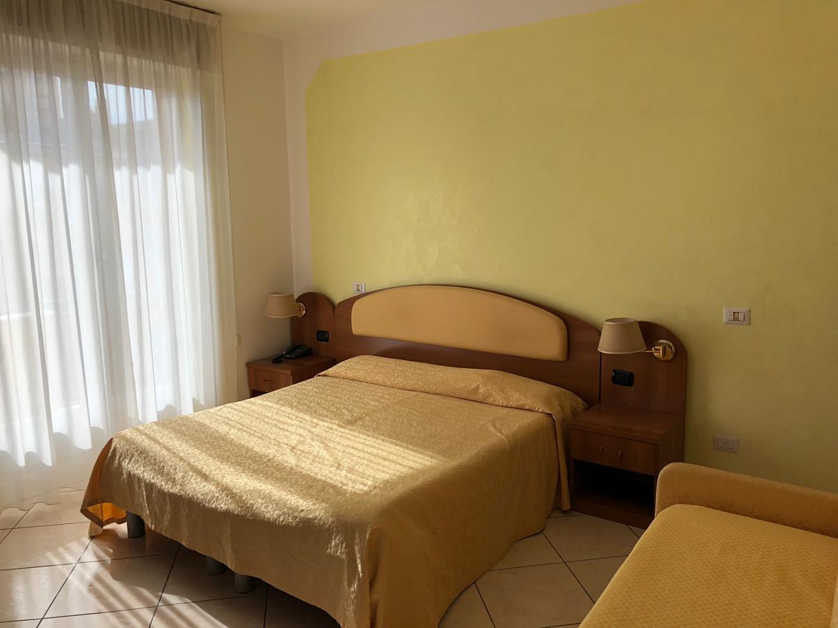 Hotel Solidago Arma di Taggia Zewnętrze zdjęcie