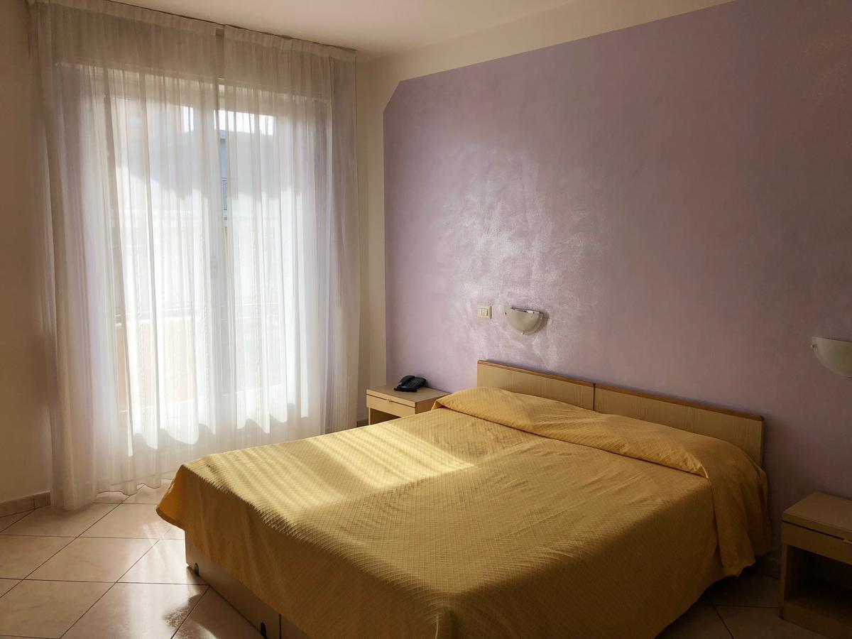 Hotel Solidago Arma di Taggia Zewnętrze zdjęcie