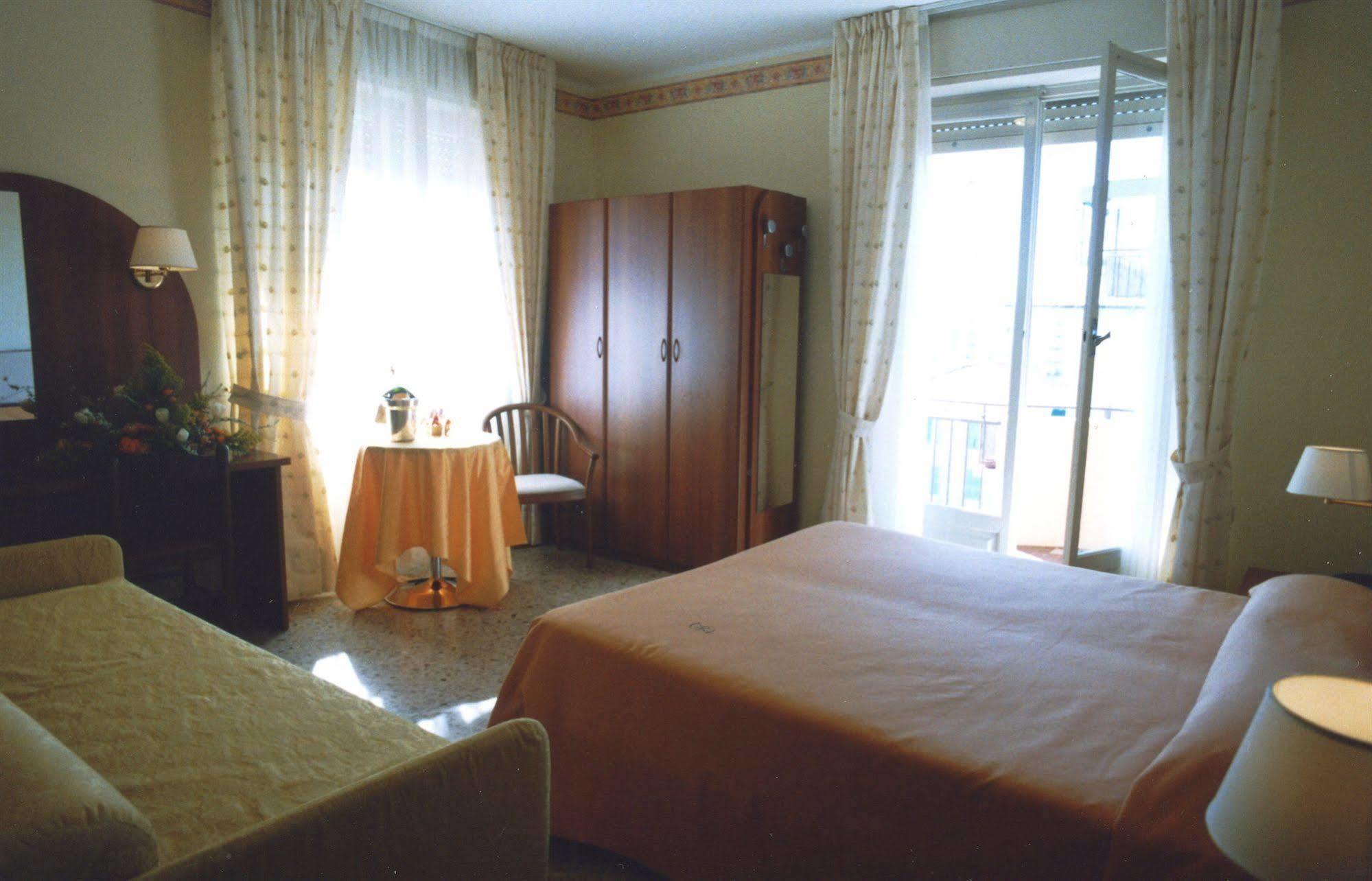 Hotel Solidago Arma di Taggia Zewnętrze zdjęcie