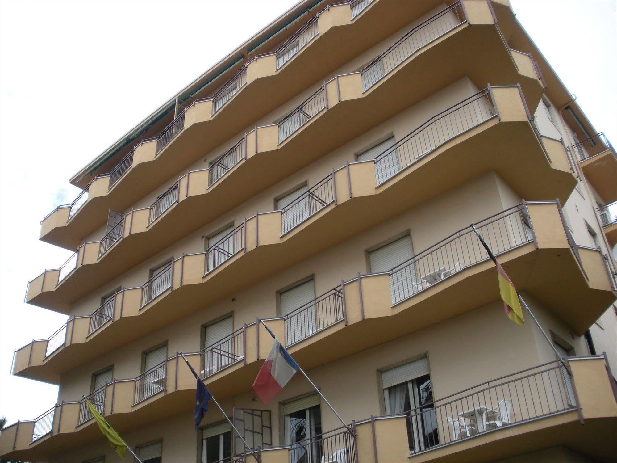 Hotel Solidago Arma di Taggia Zewnętrze zdjęcie