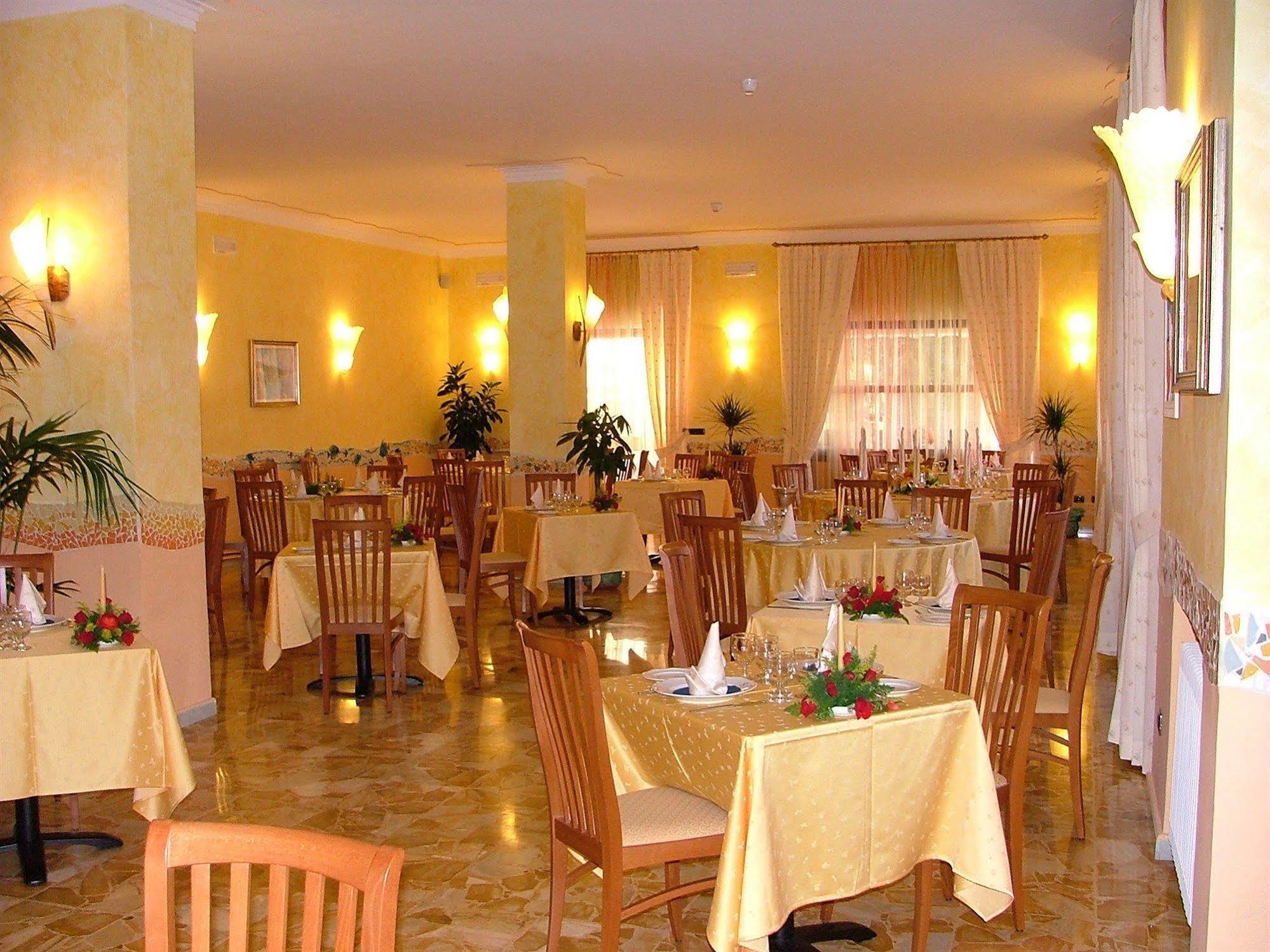 Hotel Solidago Arma di Taggia Zewnętrze zdjęcie